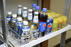 shelf gravity feed sliding mat with beverages (2)