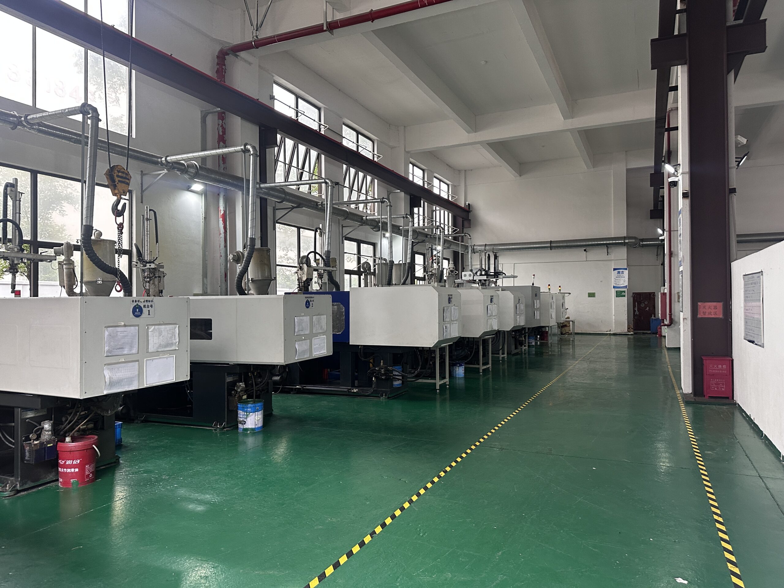 Plastic injection moulding line